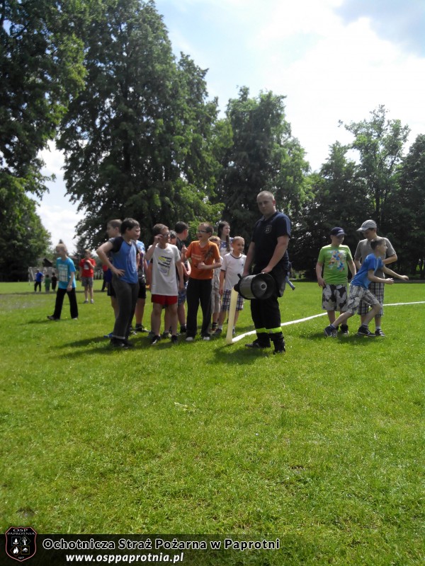 Dzień dziecka z OSP Paprotnia w szkole podstawowej 