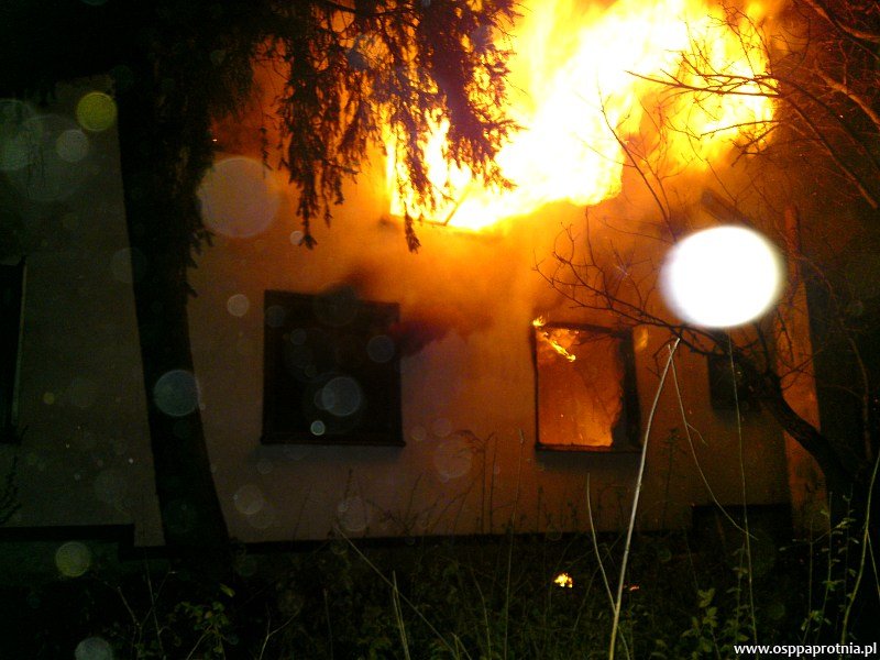 Pożar pustostanu w Bieniewie Parcela