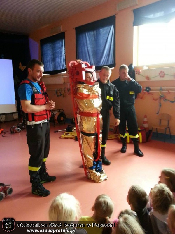 OSP Paprotnia w przedszkolu w Czarnowie